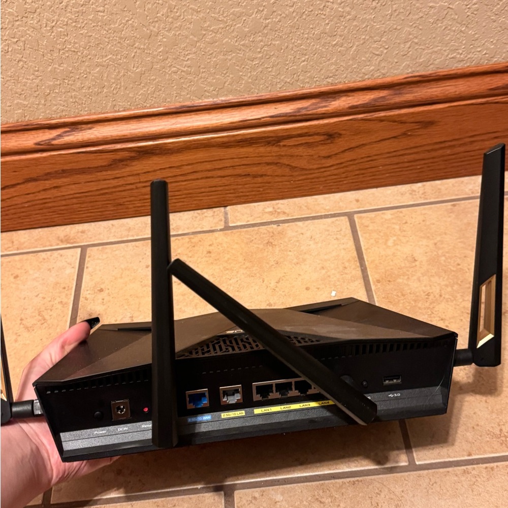 ASUS RT-AX88U Pro AX6000 Dual-Band Wi-Fi 6 Router - Picture 4 of 7